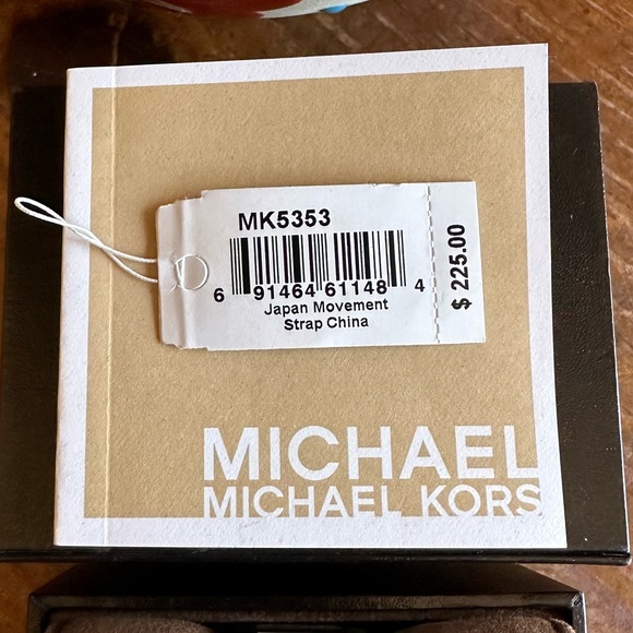 Michael Kors Silver-Tone Glitz Parker Watch - Picture 16 of 16